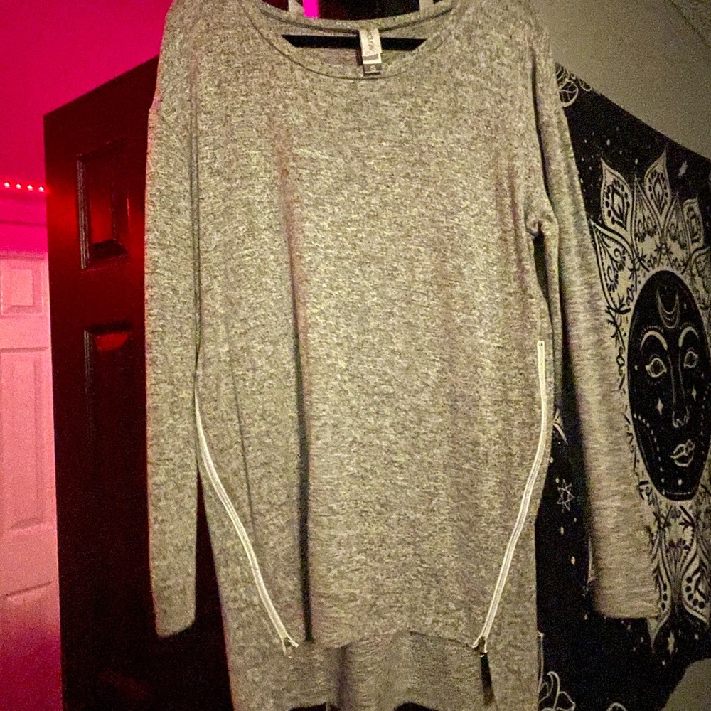 Grey sweater with zippers on side